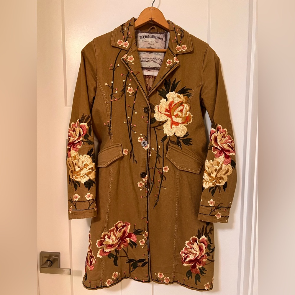 DB Floral Jacket. Like New. Large.